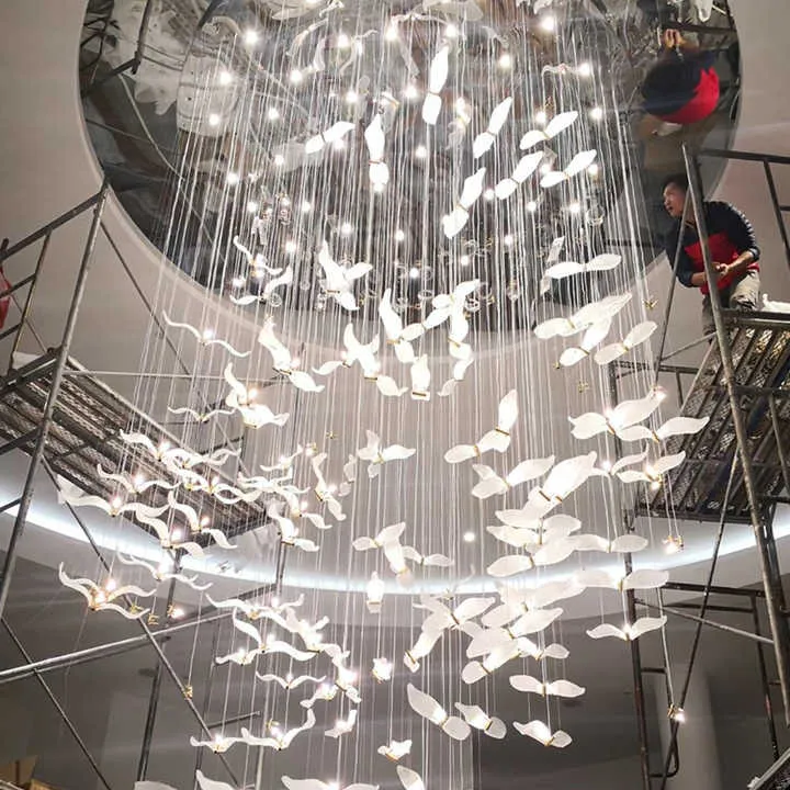 الحديثة فندق اللوبي الفاخرة إضاءة ديكورية الزجاج الطيور شكل Led ثريا تركب بالسقف قلادة ضوء Modern Hotel Lobby Luxury Decorative Lighting Glass Bird Shape Led Ceiling Chandelier Pendant Light