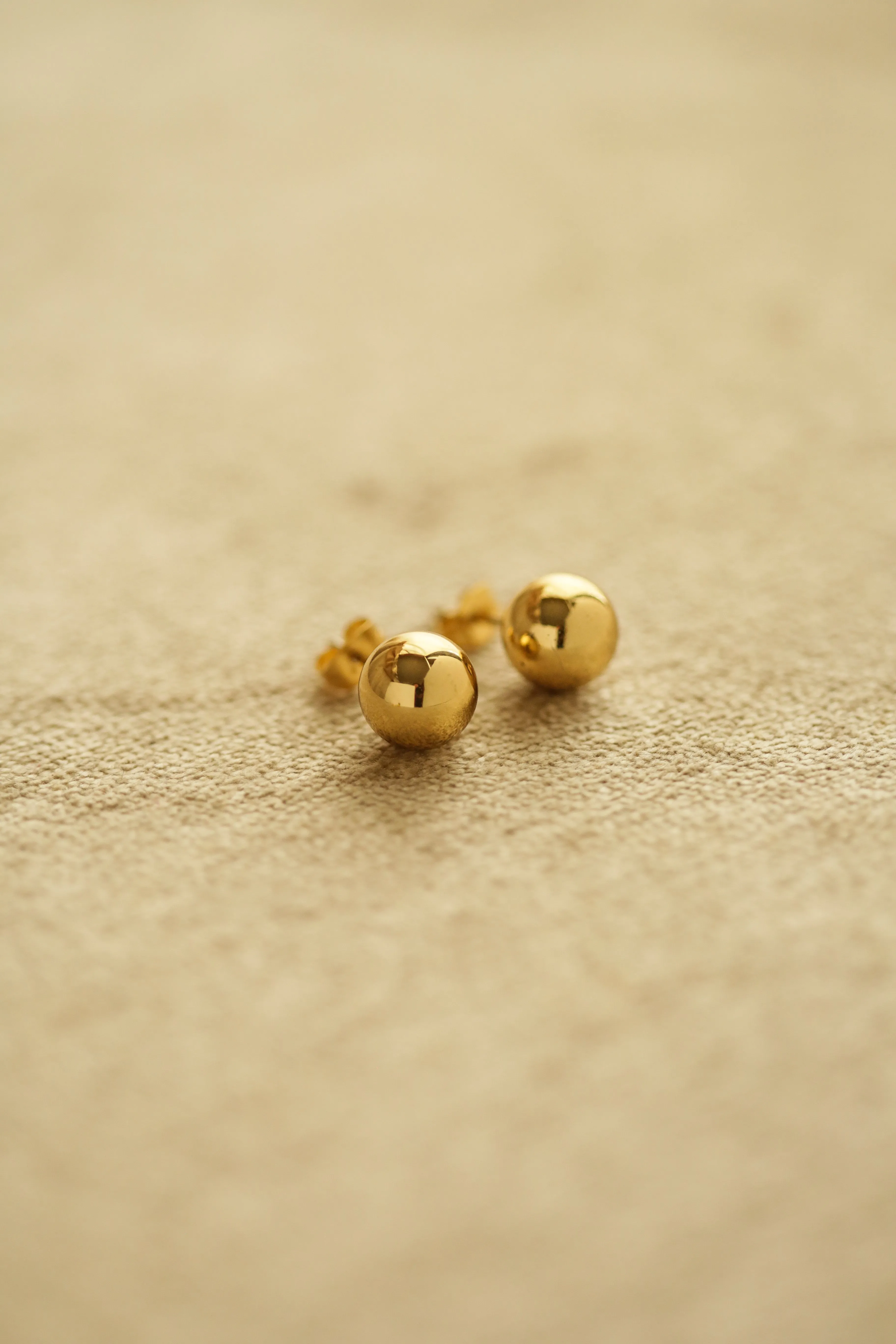 Amata Studs