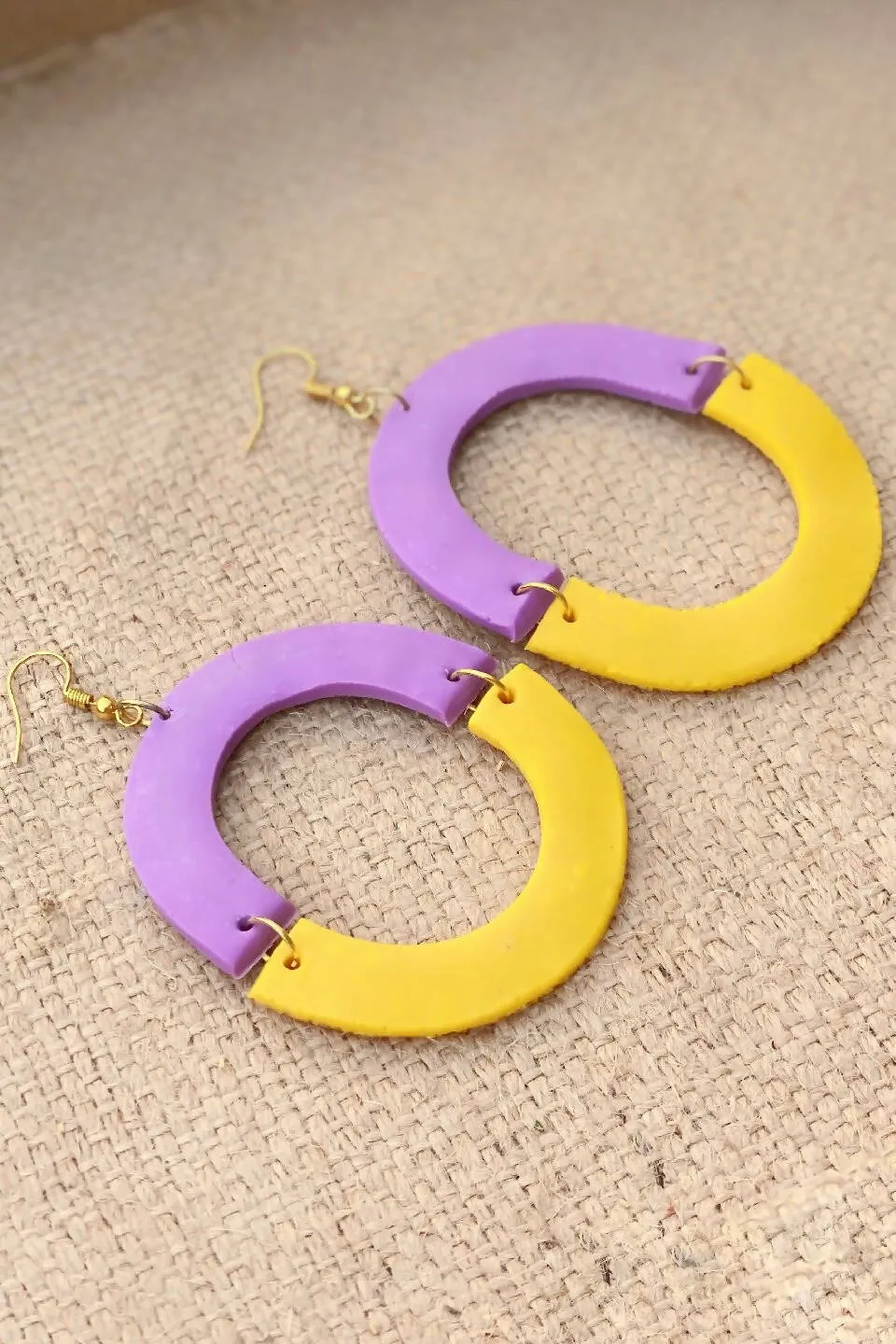 BOLD HOLA DANGLES