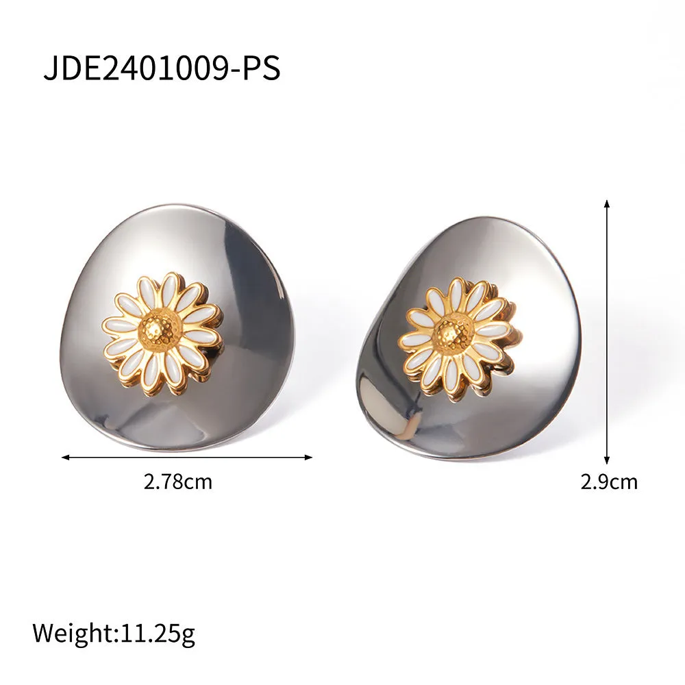 Daisy Reverie: Modern Floral Statement Earrings
