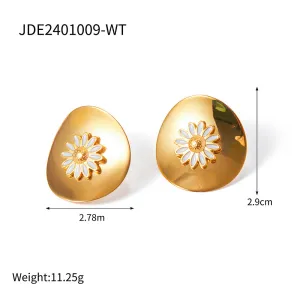 Daisy Reverie: Modern Floral Statement Earrings