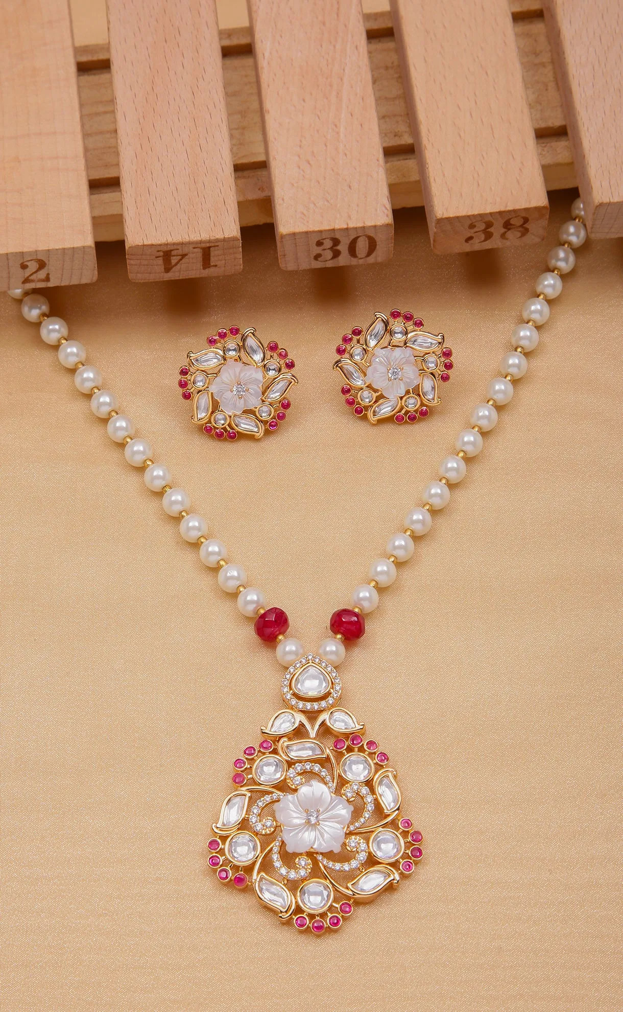 Designer Gold Plated Royal Kundan & Pearl Pendant Set (D1164)