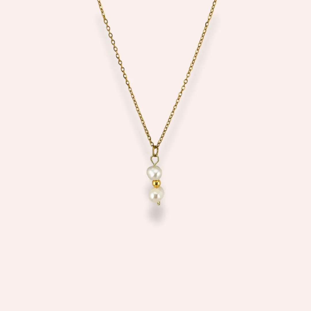 Double pearl necklace