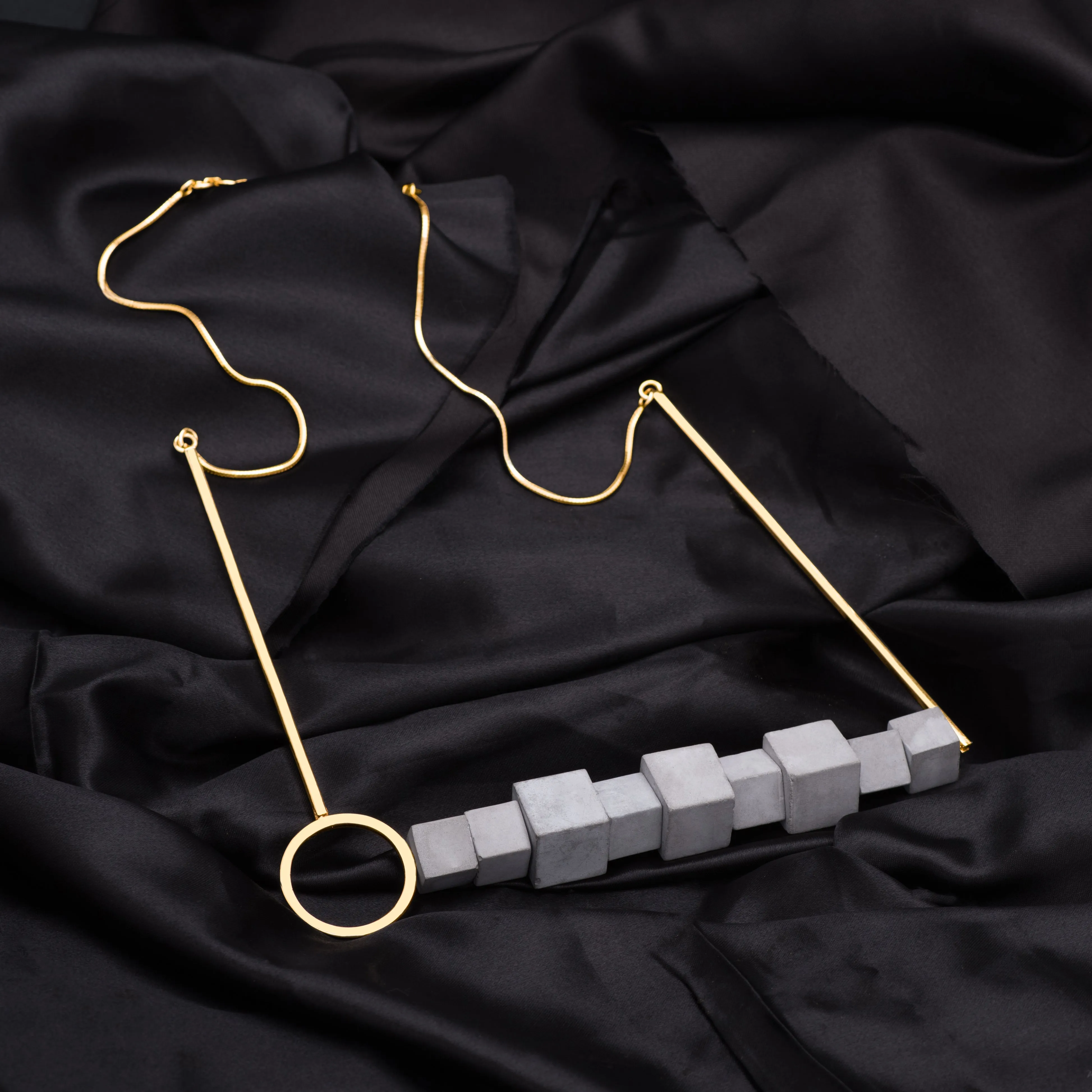Necklaces 90 degree