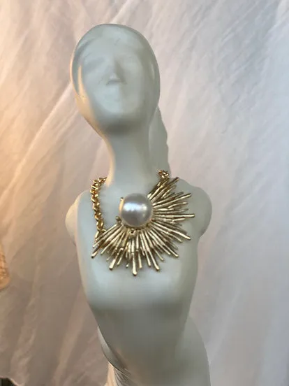 Pearl Embedded Gold Half Sun