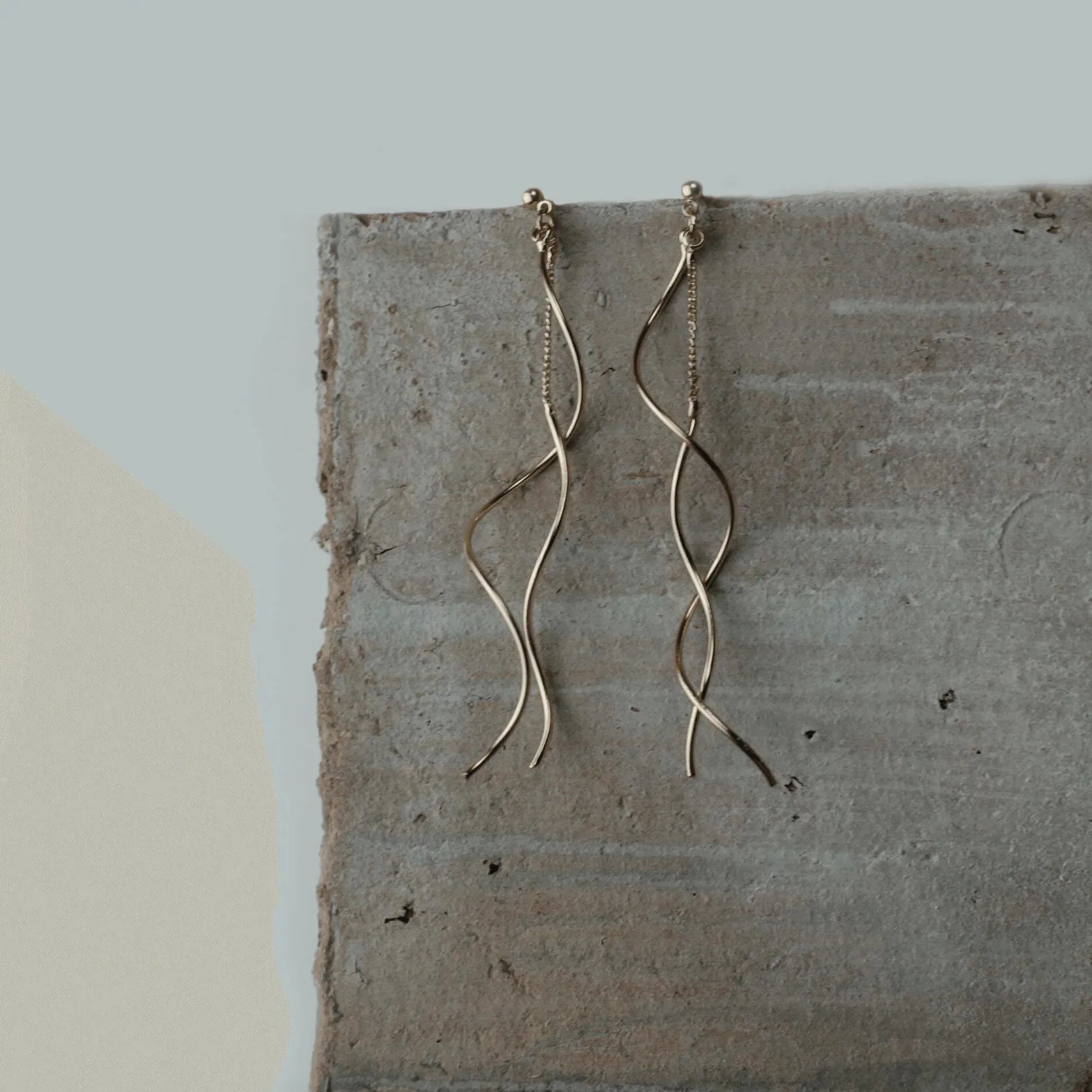 Tara Revolve Earring Gold Plating