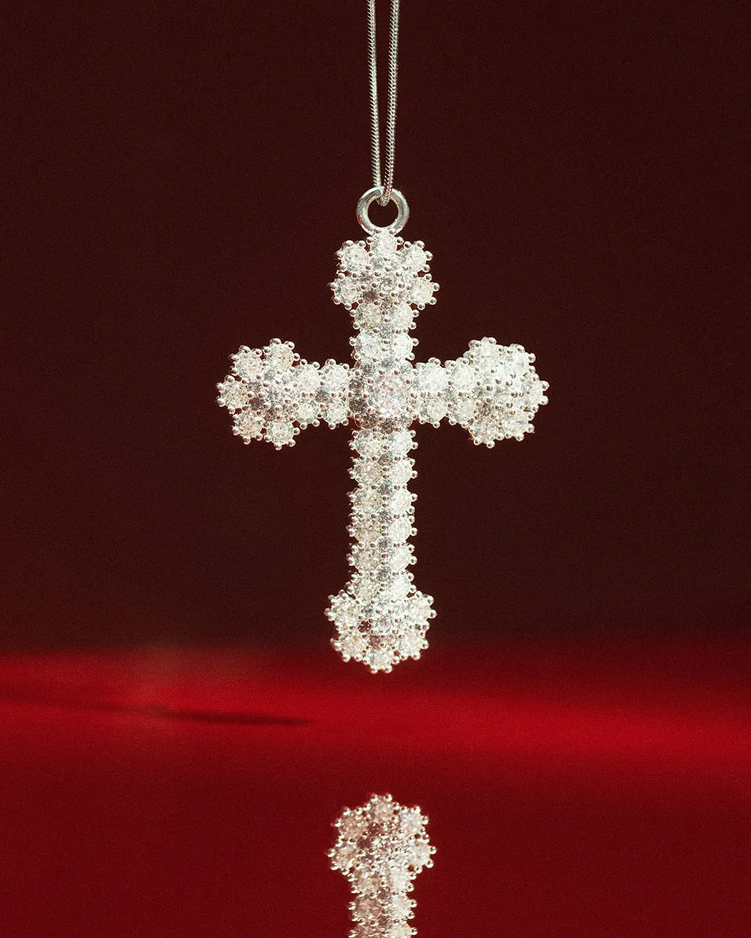 The Kourtney cross pendant - white